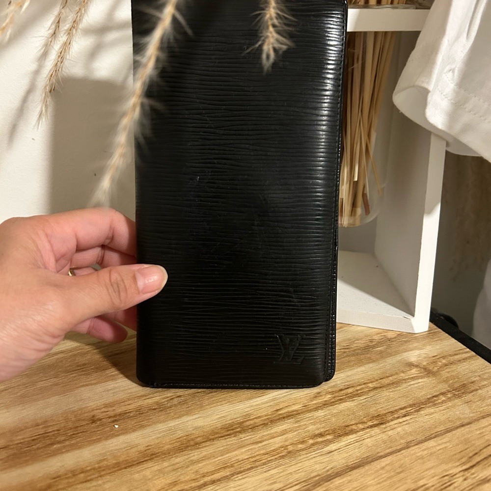 Louis Vuitton Elegant Black Wallet